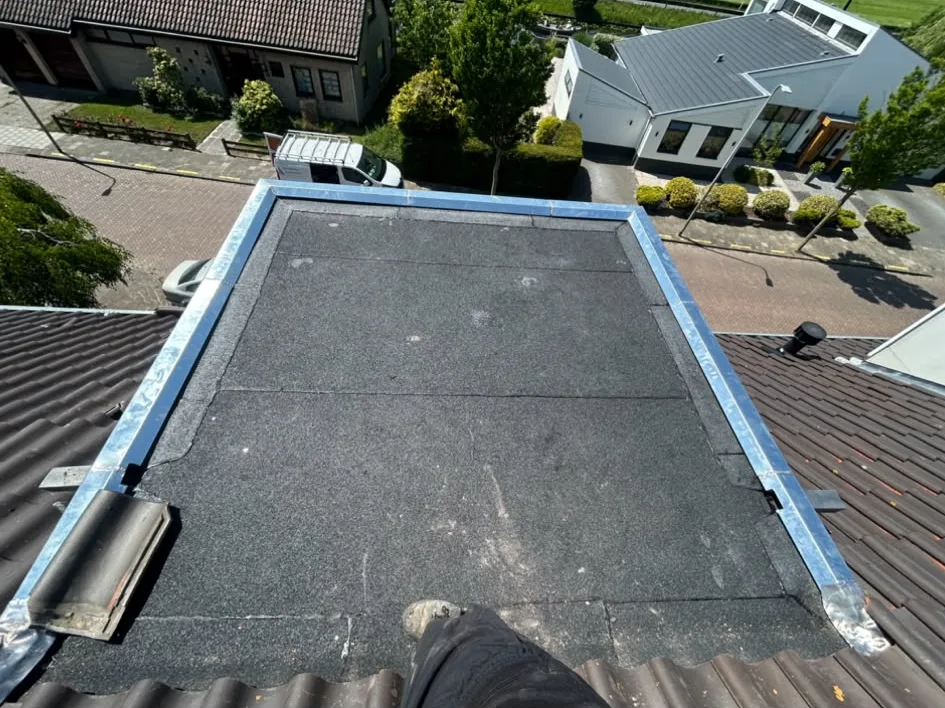 Plat dak, zinken randen